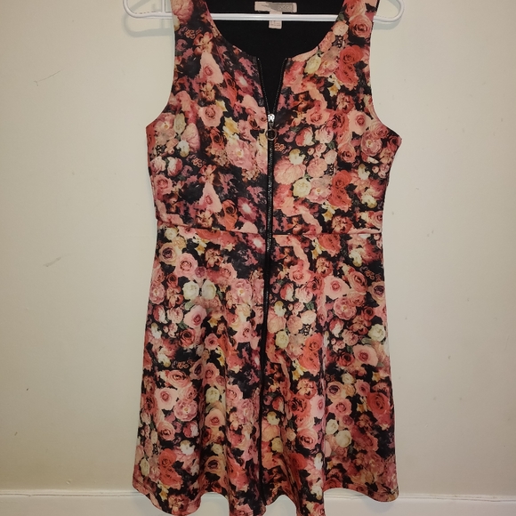 Dress - Picture 2 of 4